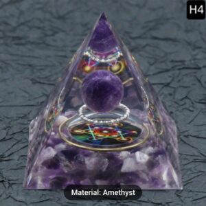 Piramide van Amethist Natuursteen formaat 60x60 mm